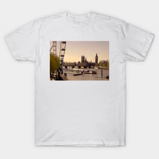 London Cityscape Houses of Parliament England UK T-Shirt